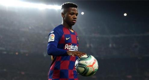 فاتي يعود لتدريبات برشلونة الإسباني بعد غياب 10 أشهر